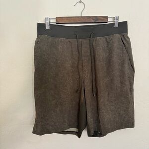 Lululemon men’s THE linerless Short size large